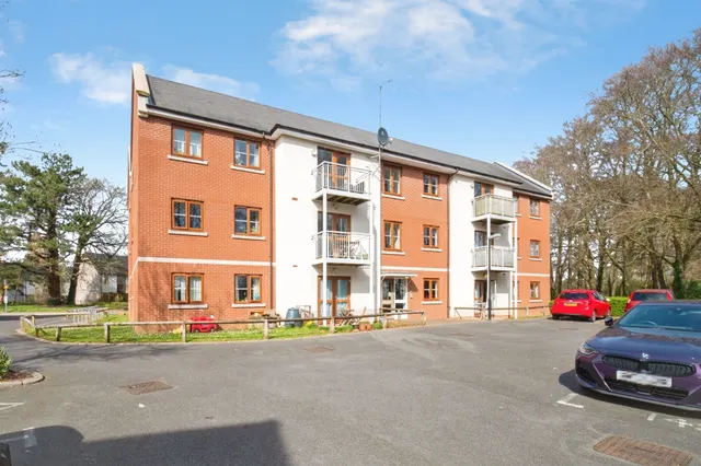 Park Prewett Road, Basingstoke, photo 1