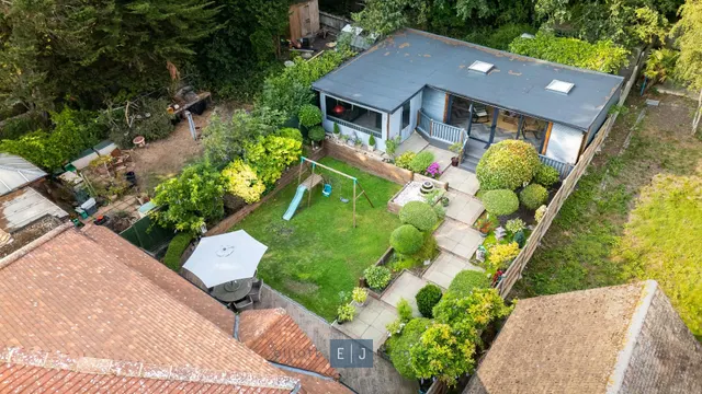 Photo 2 — Traps Hill, Loughton
