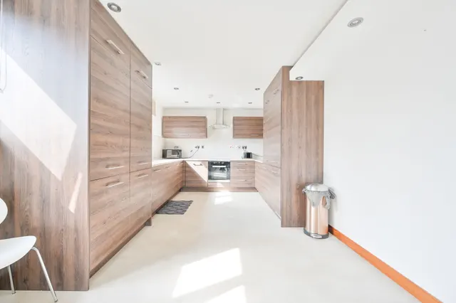 Photo 2 — Flat 3, 355 Station Road, Harrow