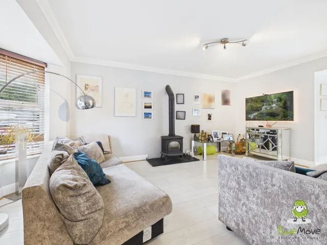 Otterbourne Walk, Sherfield-On-Loddon, RG27, photo 2