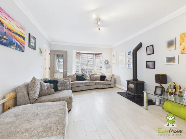 Otterbourne Walk, Sherfield-On-Loddon, RG27, photo 3