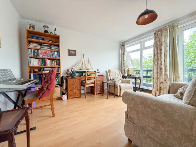 Somerset Square, Nailsea, BS48, photo 2