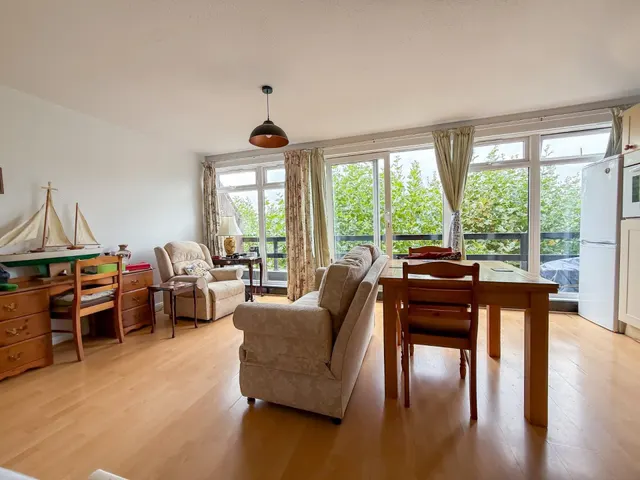 Somerset Square, Nailsea, BS48, photo 1