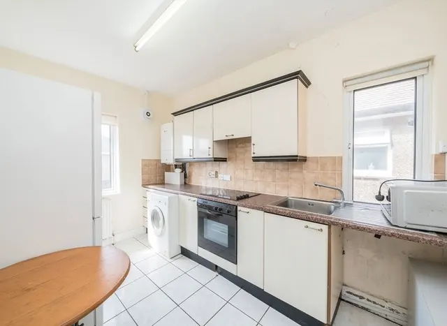 Staines Road, Hounslow, TW3, photo 2