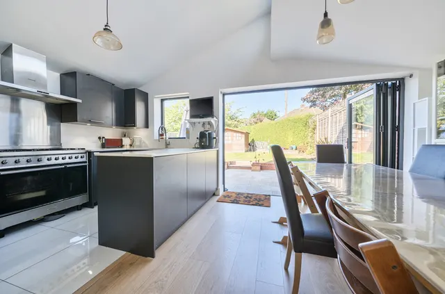 Linthorpe Road, Cockfosters, Barnet, EN4 9BX, photo 1
