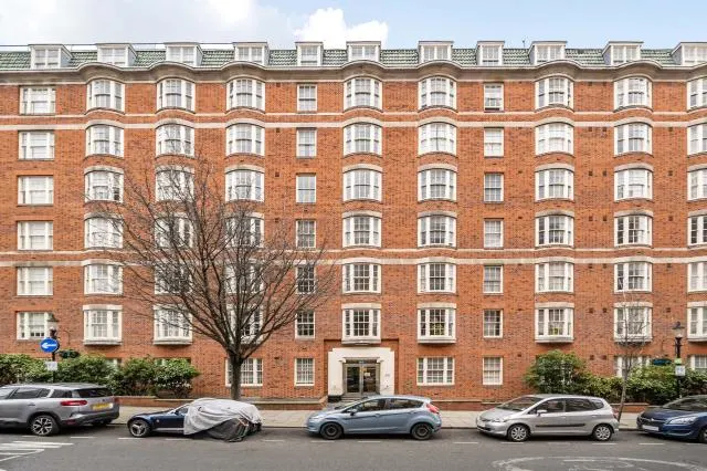 Queensway, London, W2, photo 1