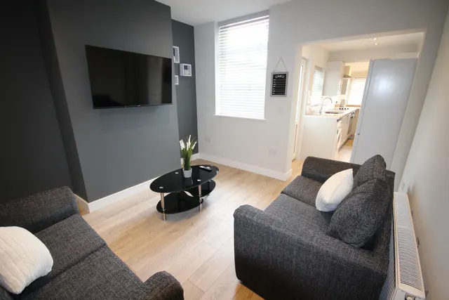 Shobnall Street, Burton upon Trent, DE14, photo 2