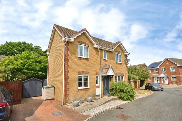 Glamis Gardens, East Cowes, PO32, photo 2