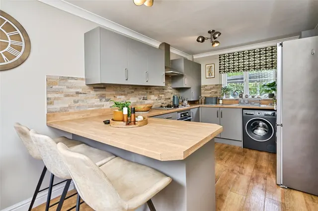 Glamis Gardens, East Cowes, PO32, photo 3