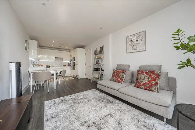 Frazer Nash Close, Isleworth, TW7, photo 2