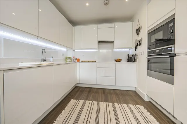 Frazer Nash Close, Isleworth, TW7, photo 3