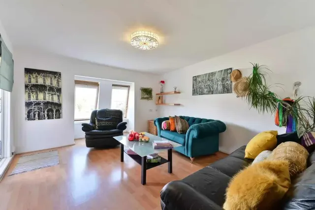 Photo 2 — Wimbledon, SW19 1DS