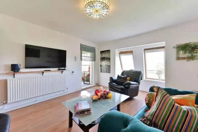 Photo 3 — Wimbledon, SW19 1DS