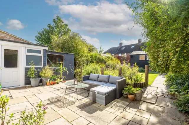 Photo 3 — Barkham Close, Cheddington, Buckinghamshire, LU7 0RT