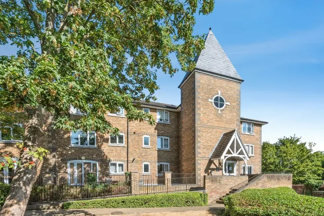 Cheam Common Road, Worcester Park, KT4, photo 1