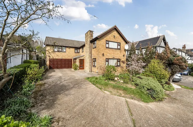 Brighton Road, Purley CR8 3AD — photo 1