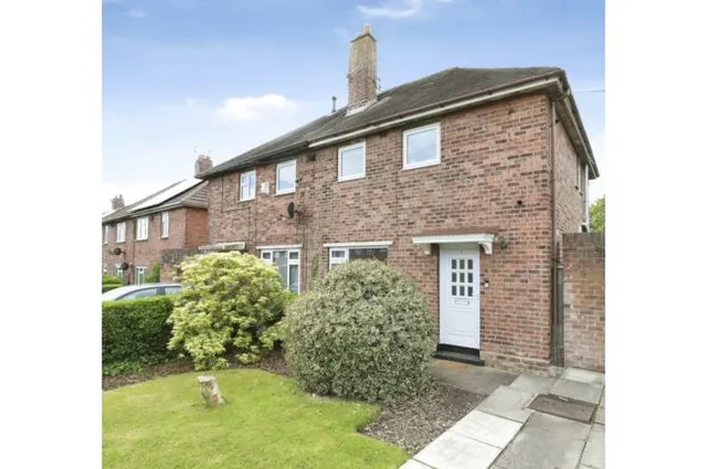 Finstock Avenue, Stoke-On-Trent, photo 1