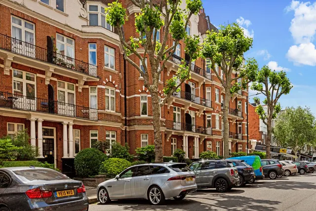 3 bedroom flat — Lauderdale Road, London, W9