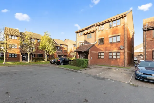 Lowry Crescent, Mitcham, CR4, photo 3