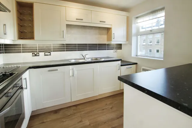 High Royds Drive, Menston, LS29, photo 1