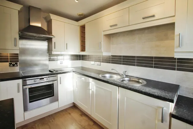 High Royds Drive, Menston, LS29, photo 2