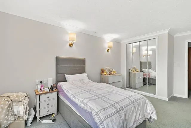 Regency Crescent, Christchurch, BH23, photo 3