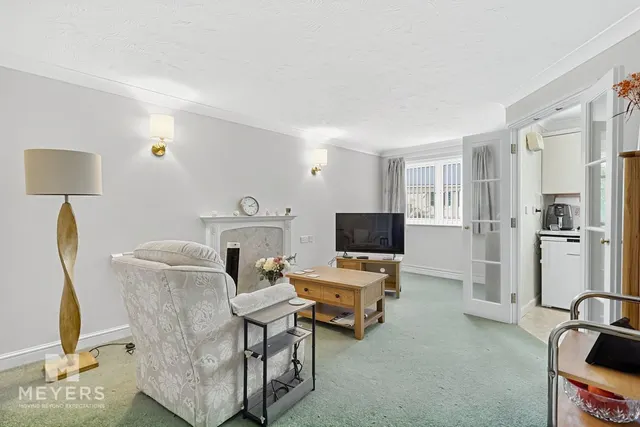 Regency Crescent, Christchurch, BH23, photo 1