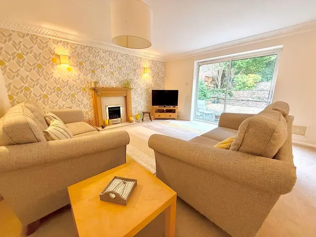 Photo 2 — West Hill, Dunstable LU6 3PN