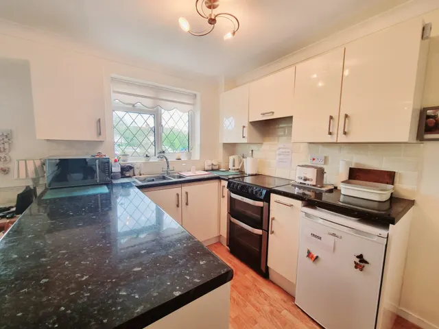 Photo 3 — Clayworth Close, Sidcup
