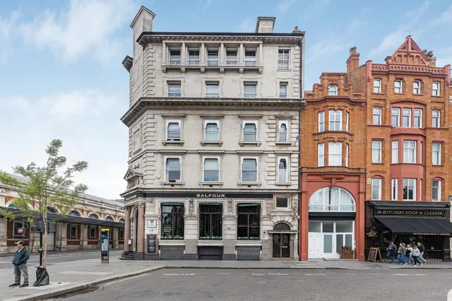 West Smithfield, Clerkenwell, EC1A, photo 1