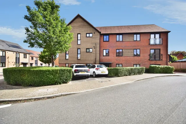 Hawley Drive, Leybourne, ME19, photo 1