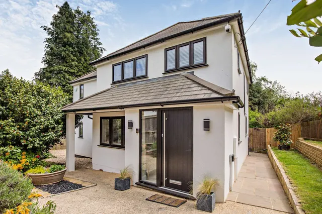 Cherry Tree Avenue, Haslemere, Surrey, GU27 1JW, photo 1