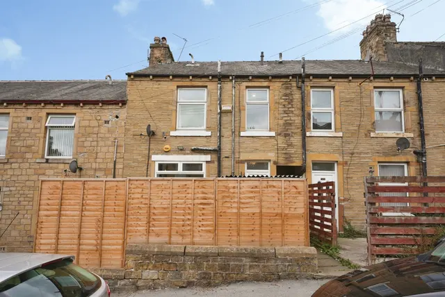 Scholes Road, Birkby, Huddersfield, photo 1