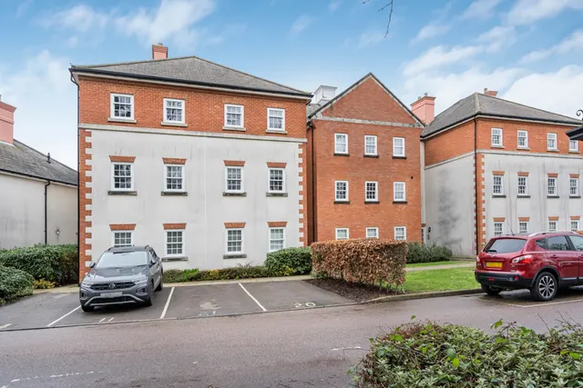 Gawton Crescent, Netherne On The Hill, photo 1