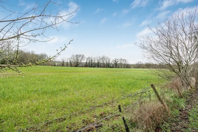 Photo 2 — Gawton Crescent, Netherne On The Hill
