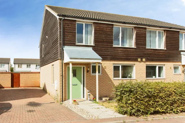 Handley Drive, Upper Cambourne, Cambridge, photo 1