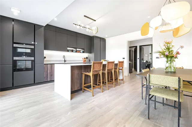 Photo 3 — Daffodil Crescent, Barnet, Hertfordshire, EN4 0EB