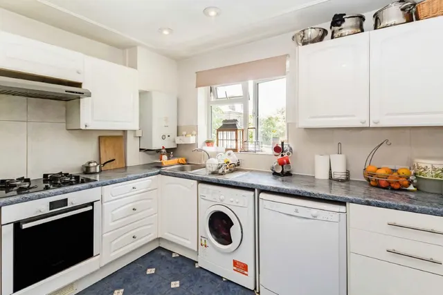 Thornbury Road, TW7, photo 3