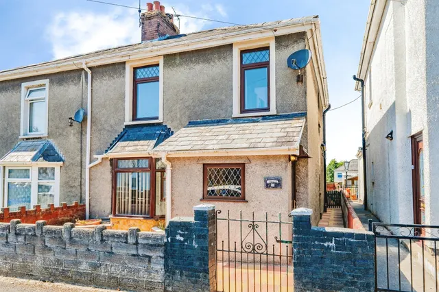 Charles Street, Bridgend, CF31, photo 1
