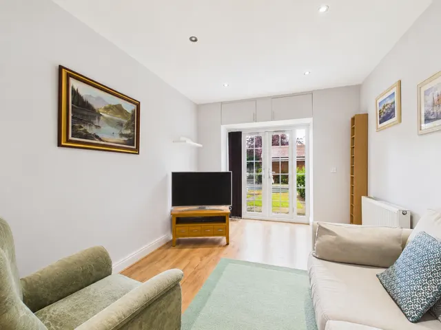 Ashford Crescent, Ashford, TW15, photo 3