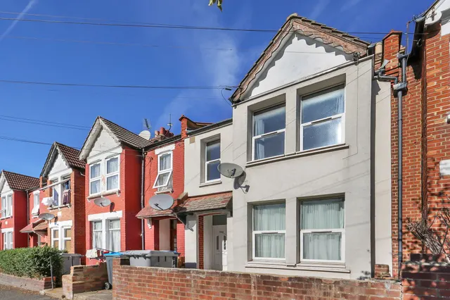 Deacon Road, London, NW2, photo 3
