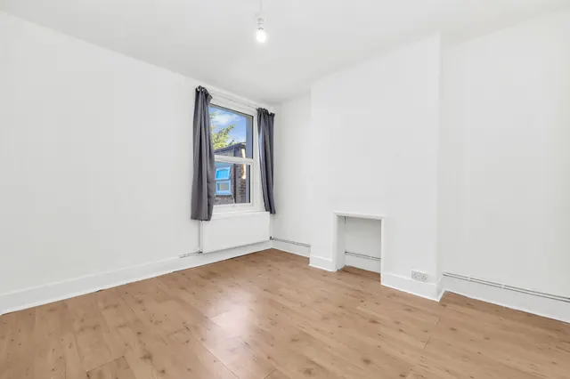 Deacon Road, London, NW2, photo 2
