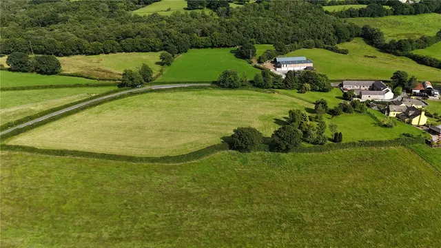 Derwydd Road, Derwydd, SA18, photo 2