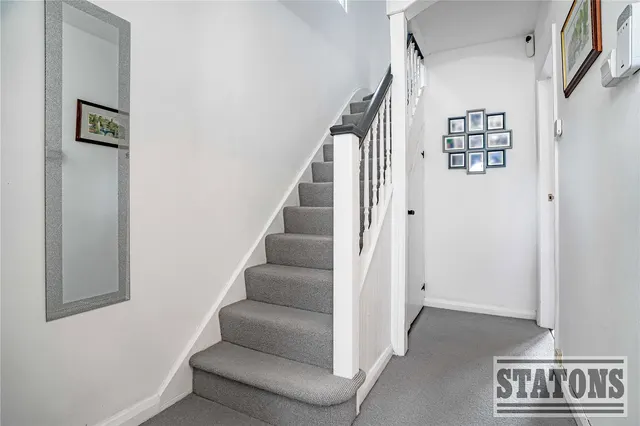Photo 2 — Chesterfield Road, Barnet, EN5 2RF