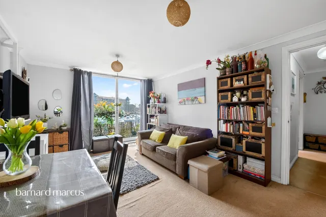 Tilley Road, Feltham, TW13, photo 2