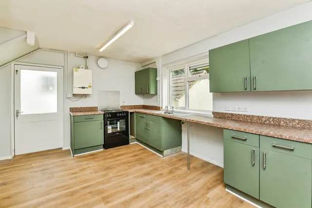 Photo 3 — Hill Rise, Chippenham