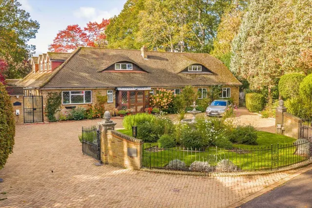 Silverdale Avenue, Walton-On-Thames, KT12, photo 1