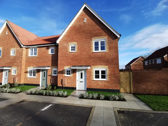 Chediston Place, Halesworth, photo 1