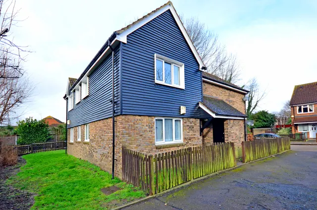 5 Hadleigh Walk, London, photo 1