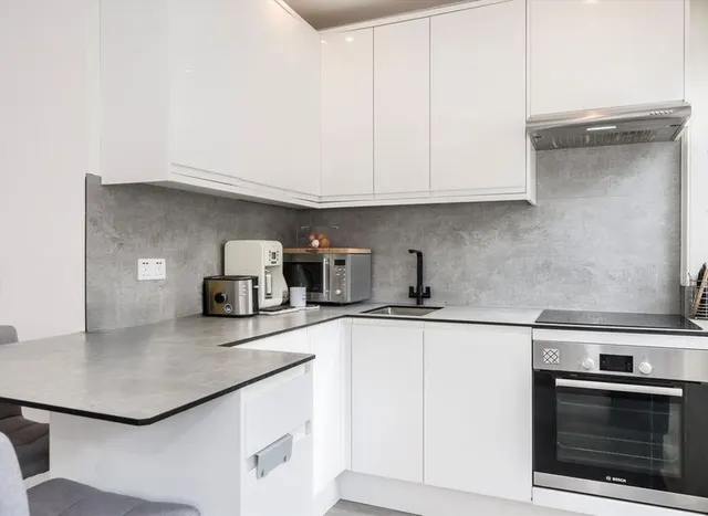 Photo 3 — Comeragh Road, West Kensington, W14